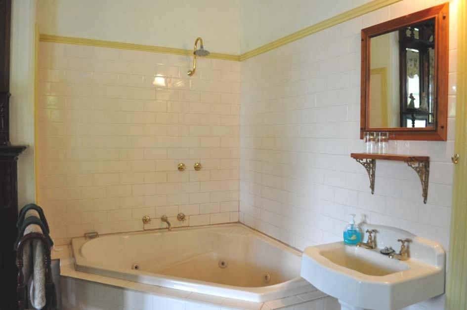 Ormiston House Bed and Breakfast Strahan Δωμάτιο φωτογραφία